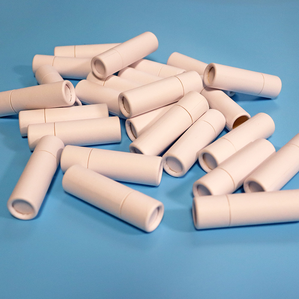 tube de papier de baume à lèvres