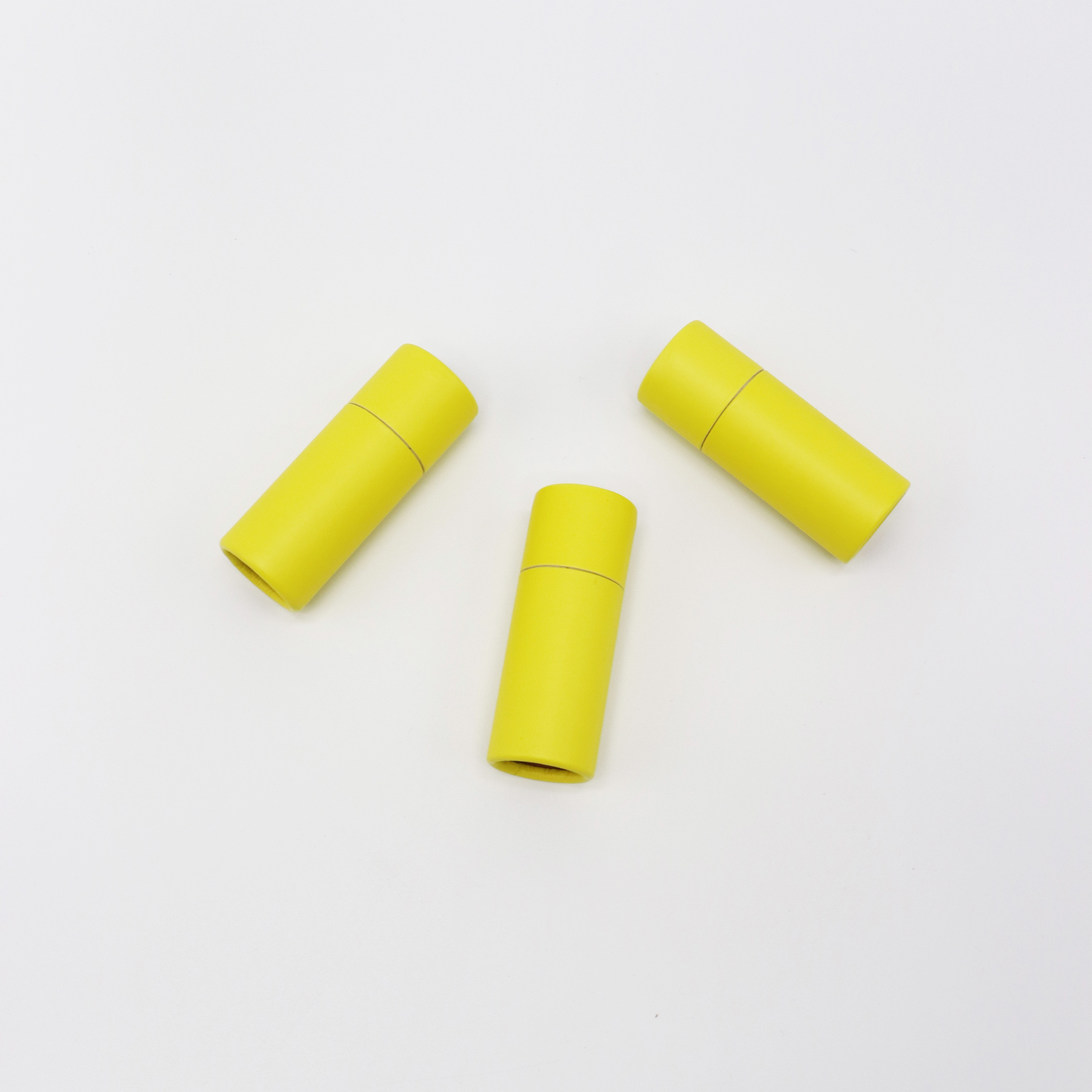 tubes de baume à lèvres en papier