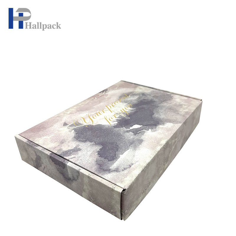 Pequeñas cajas de cartón con cajas de cartón de tapa con párpados