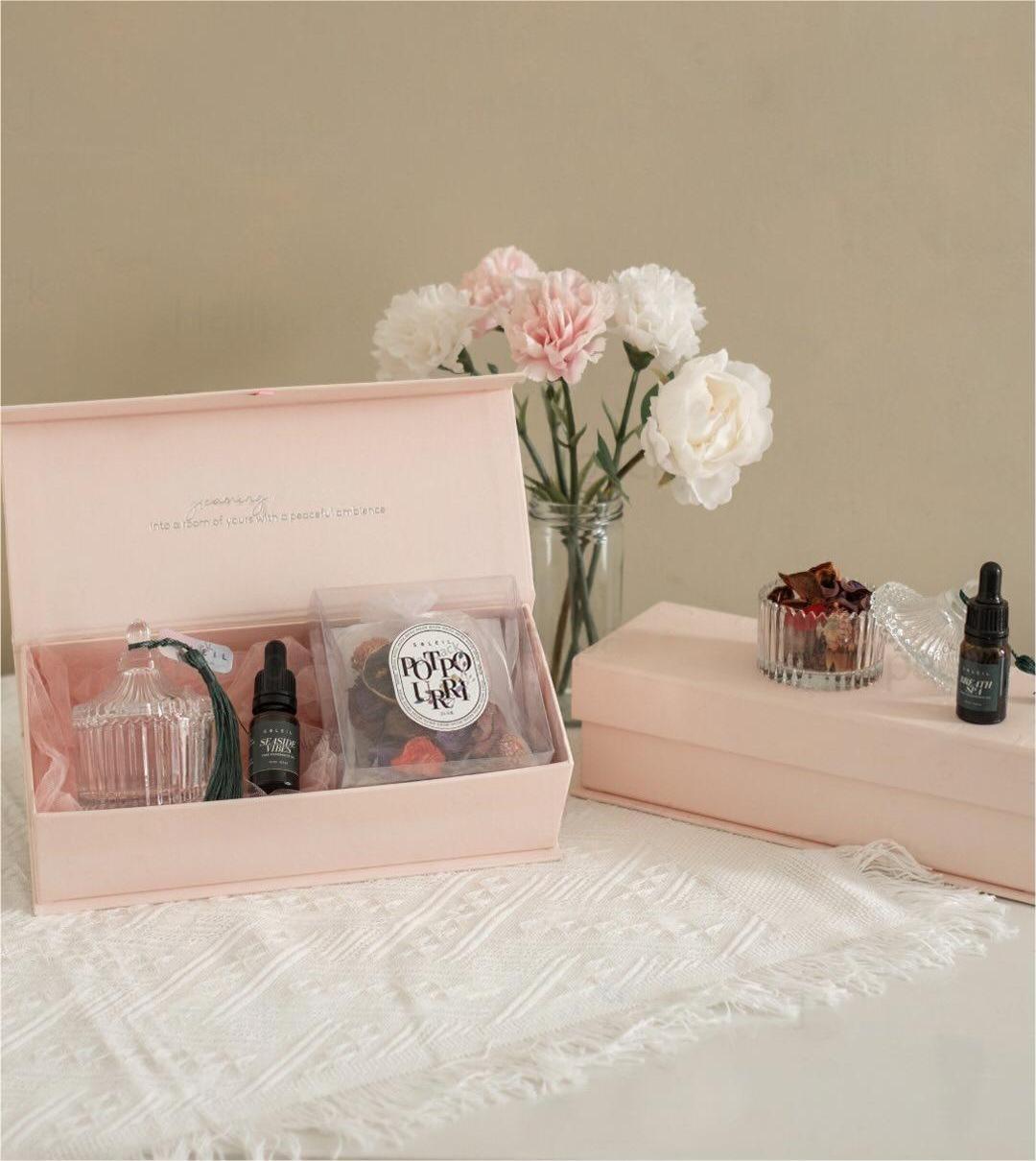 pequeñas cajas de regalo de papel