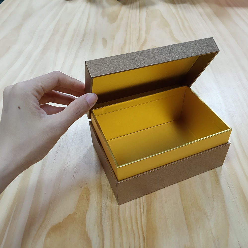 caja de papel marrón kraft